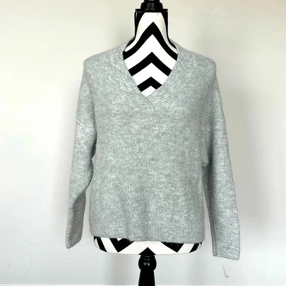 Express Grey Sweater Sz SM - Picture 1 of 4